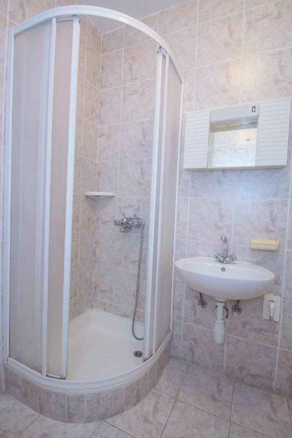 Apartments By The Sea Rogoznica - 12995 외부 사진